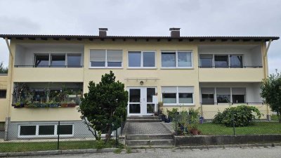 MFH mit 4 Wohnungen, 3 Garagen, Lager und großer Gartenanlage