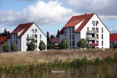 Mehrfamilienhaus mit Garage