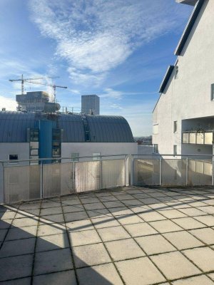 Der Sonne entgegen: Außergewöhnliche Dachgeschoß-Maisonette mit Dachterrasse, Klimaanlage, Pool/Wellness.