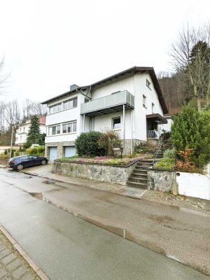 Schönes Zweifamilienhaus in ruhiger Lage - Perfekt für Kapitalanleger.