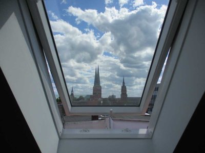 City HL- Altstadt DG nach Sanierung -Vintage Ambiente ,Fernblick sichtbare Dachbalken, hist. Gauben