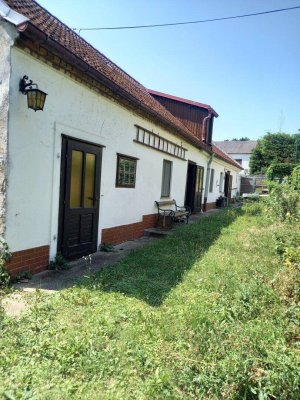 Einfamilienhaus mit großem Garten in idyllischer Lage Nähe Kittsee - Jetzt sanieren und wohlfühlen!