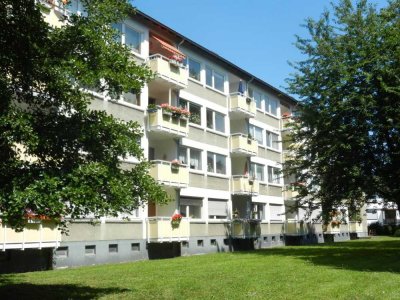 LEERE WOHNUNG IM ERSTEN OBERGESCHOSS MIT BALKON