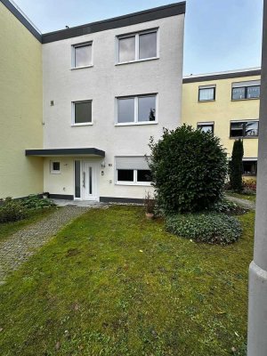 Erstbezug nach Kernsanierung, erstklassiges, modernes Wohnhaus mit großem Potential!