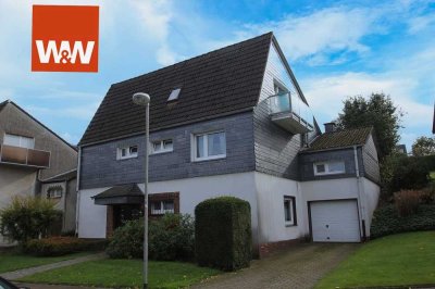 Modernisiertes Zweifamilienhaus mit schönem Garten in Dörrenberg