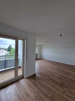 Frisch sanierte 1 Zimmer ETW mit EBK - Stellplatz - Loggia