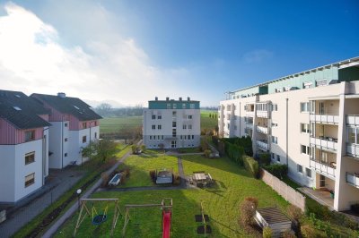 Sonnige 3-Zimmer Wohnung mit Blick ins Grüne, Loggia, Kellerraum und Tiefgaragenstellplatz.