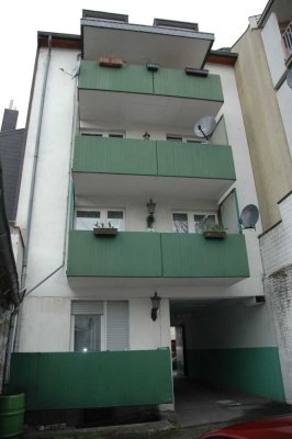 Helle DG-Wohnung mit Terrasse , teilmöbliert, WG geeignet.