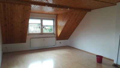 Nur für Singles - Gepflegte 2-Zimmer-DG-Wohnung mit Balkon in Wilhermsdorf