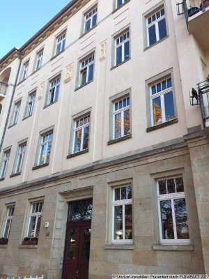 Große Dachgeschosswohnung mit Loggia in Dresden-Strehlen