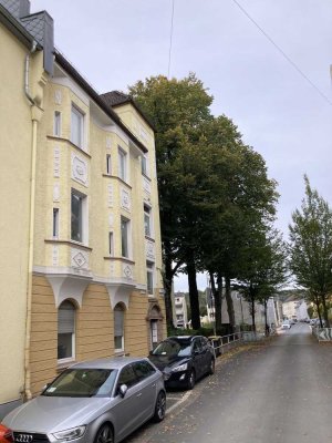 Attraktive, helle 4-Raum-Altbauwohnung mit ruhigem Balkon in Siegen-City