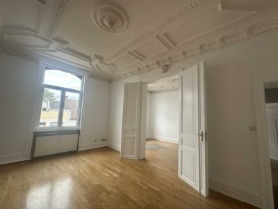 Im begehrten Nordend – 5-Zimmer-Altbau mit Balkon !  Ihr Traum in der Adlerflychtstraß