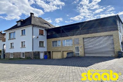 ARBEITEN UND WOHNEN VEREINT: 1-2 FAMILIENHAUS MIT HOF, LAGERFLÄCHE UND GERÄUMIGER GARAGE - GEE