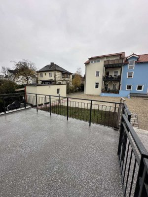 ! Neubau - EG Hochparterre Wohnung mit großzügiger Terrasse !