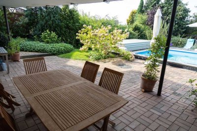 Provisionsfrei:  Zuhause mit traumhaftem Garten und Pool