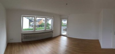 Modernisierte Wohnung mit drei Zimmern sowie Balkon und Einbauküche in Rodenbach