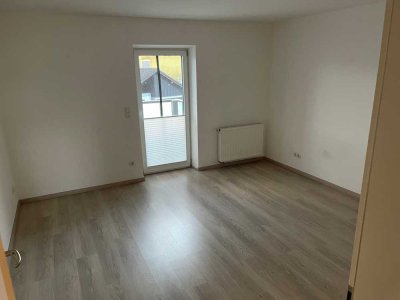 Geschmackvolle, neuwertige 2-Zimmer-Wohnung mit großem Balkon und EBK in Bruckmühl, gute Lage