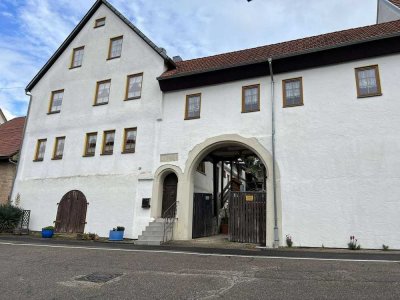 Einfamilienhaus mit zwei Scheunen in Nordheim