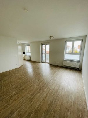 Helle 4-Zimmer Wohnung mit Balkon