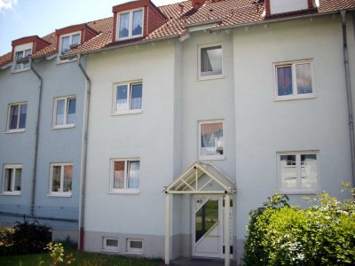 Schöne 2-Raum-Wohnung mit Wintergarten in ruhiger, grüner Lage