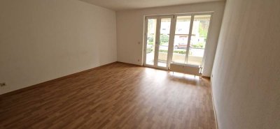 Schöne renovierte 3 Raumwohnung im 1. OG mit Einbauküche, Balkon, Keller und PKW-Stellplatz