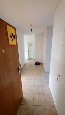 Helle 3-Zimmer-Wohnung im grünen mit Loggia und EBK