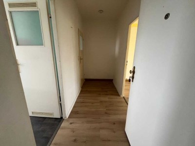 Kautionsfrei // 2 Zimmer Wohnung zum Selbstgestalten mit Badewanne// + 2 Monate die Kaltmiete sparen