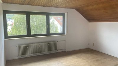 Mayence-Immobilien: Schöne 2 Zimmerwohnung mit Garage in Innerortslage von Ockenheim!