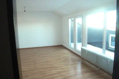 Renovierte, ruhige 2-Zimmer Wohnung in gepflegtem Mehrfamilienhaus mit Balkon in Aachen-Oberfostbach