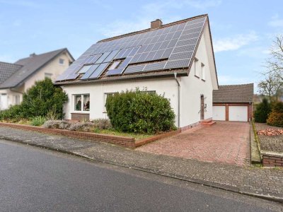 Charmantes Wohnhaus mit Wintergarten und Baureserve in einer Toplage von Hollage