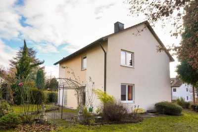 Wohnglück für Familien auf 165 m²: EFH mit Gartenidyll rundum & 100 m Entfernung zur Bushaltestelle