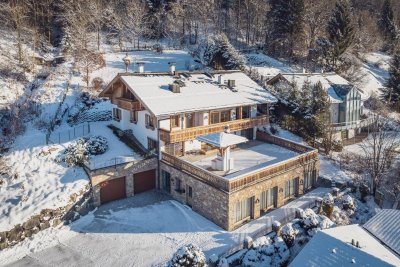 Villa im edlen Stil in sehr sonniger Hanglage