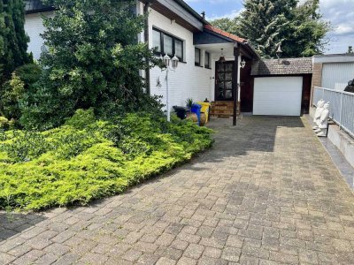 Bungalow mit Atrium und großem Garten