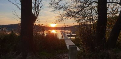 Schönes Holzhaus in Wassernähe incl. Bootsliegeplatz!