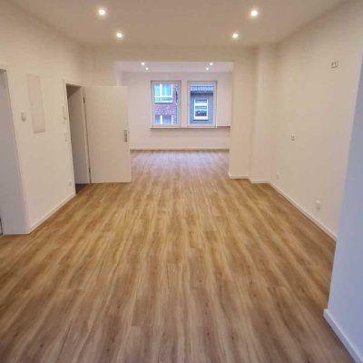 °°° Offen geschnittene, große 2,5 Zimmer-Wohnung mit Balkon°°°