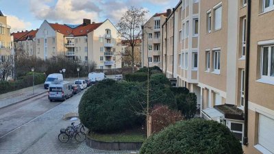 Möblierte schöne Projekt-Wohnung mit Balkon und EBK in München Schwabing