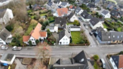 Ein- / Zweifamilienhaus freistehend in Neuss-Reuschenberg auf großzügigem Eckgrundstück