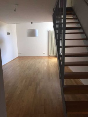 Geschmackvolle Maisonette-Wohnung mit drei Zimmern sowie Balkon und EBK in Koblenz