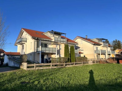 Neuwertige 2,5-Zimmer-Wohnung mit Balkon und EBK in Teisendorf