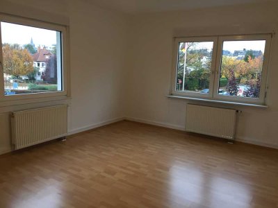 Helle 3-Zimmer-Wohnung mit Balkon und Einbauküche in Friedberg/West