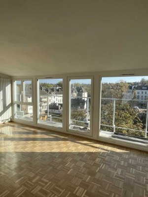 Frisch sanierte, barrierefreie 1 Zimmer DG Wohnung mit EBK & Balkon - Bestlage Burtscheider Markt