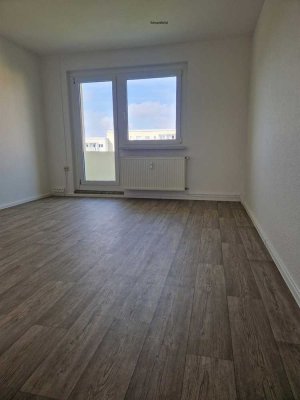 Schöne 2 Raum Wohnung mit Balkon in der Oberstadt ab März 2025 verfügbar!