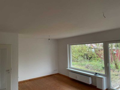 Bezugsfertige 3-Zi.-Wohnung in Zweifamilienhaus nahe Lüneburg, EG, große Terrasse + Gartenanteil