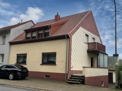 Ein-bis Zweifamilienhaus in Ortsrandlage von Elm