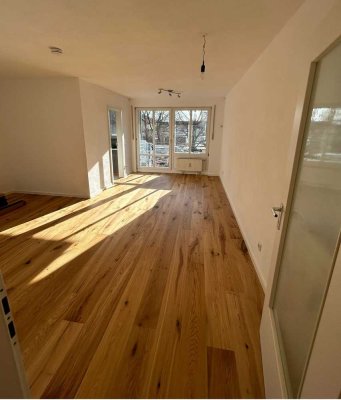 Helles,ruhiges Apartment mit Balkon, EBK und TG in Taufkirchen