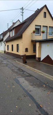 Einzigartiges Wohnhaus mit Garten im Obergeschoss