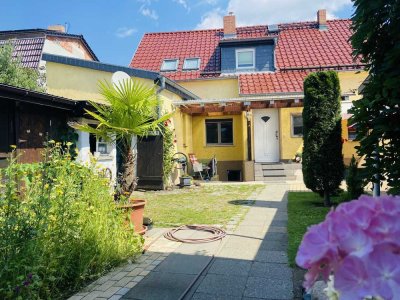 RESERVIERT! Attraktives Ein/Zweifamilienhaus mit Gästehaus, Nebengelass, und schönem Garten!