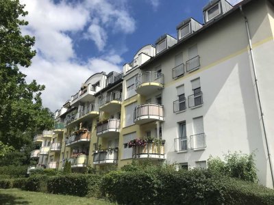 Direkt an der Dresdner Heide! Schicke Wohnung mit Terrasse und kleinem Gartenanteil!