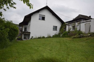 RESERVIERT! Zweifamilienhaus in Muscheid inkl. PV-Anlage