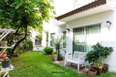 Einfamilienhaus mit Garage